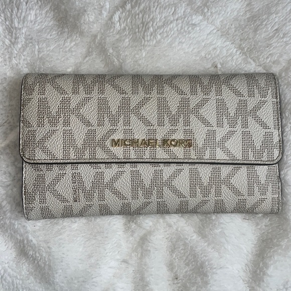 Michael Kors wallet - Picture 2 of 11